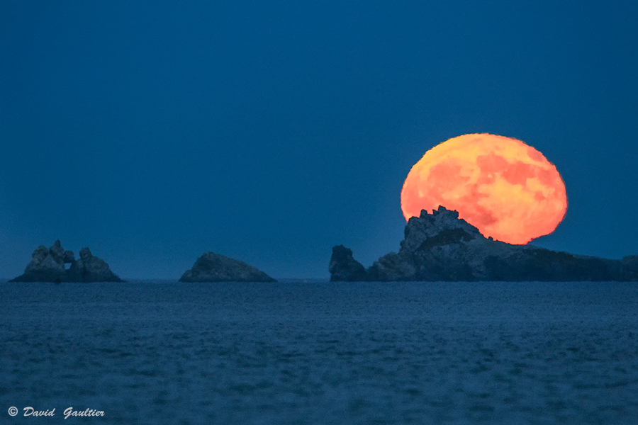 Lune de Feu sur la Mer